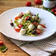 Maybe you would like to learn more about one of these? Spaghetti Di Zucchine Al Pesto Pomodori E Mozzarella Marinata La Luna Sul Cucchiaio