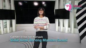 Sophia terlihat menggandeng abdee negara yang merupakan. Sophia Latjuba Hadiri Pernikahan Eks Suami Bareng Abdee Slank Ada Apa