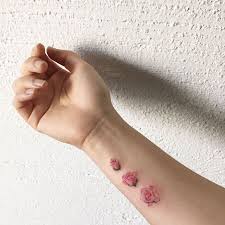 15 Delicately Beautiful Tattoos By South Korean Artist Hongdam Http Www Boredpanda Com Minimalist Tattoo Hongdam Korea Tattoos Neck Tattoo Rose Tattoos