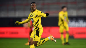 But overall, he is one of five players from the bundesliga. Moukoko Jungster Torschutze Der Geschichte Dfb Deutscher Fussball Bund E V