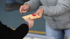 Esto, después de que la iniciativa que repone el voto obligatorio haya sido aprobada por 105 votos a favor, 33 en contra y 9 abstenciones en la cámara de diputados, por lo que ahora pasará a ser debatida en el senado. Camara De Diputados Aprueba Restablecer El Voto Obligatorio Proyecto Avanza A Comision Meganoticias