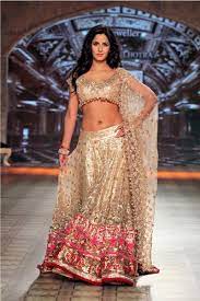 Katrina Kaif Navel Show Hot Photos | Santabanta.com