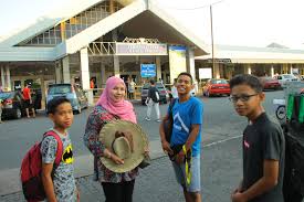 Jika anda memilih untuk memandu atau menaiki bas, anda perlu menaiki feri dari jeti pulau pinang , kuala kedah atau kuala perlis. Travel Blog Perjalanan Ini Bukan Lagi Angan Angan Percutian Singkat Sekeluarga Ke Langkawi Budget