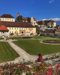 Barocker Klostergarten Ein Toller Ort Furs Kreative Schreiben In Der Herbstsonne Anitaaufreisen Klosterreich Stiftsankt Mit Bildern Garten Kloster Gartenanlage