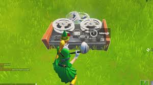 Les boîtes noires ont pour caractéristique commune d'être équipées d'une balise ulb (underwater locator beacon) qui se déclenche en cas d'immersion lorsque deux. Trouver La Boite Noir De L Avion Ecrase Defi Semaine 9 Sur Fortnite Youtube