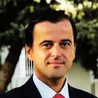 2400+ perfiles de «Capilla»