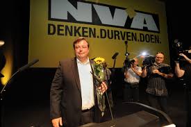 ˈbɑrt də ˈʋeːvər born 21 december 1970) is a belgian politician. C Est Bart De Wever Qui Fait La Meilleure Com Politique