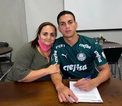 Muito mais que uma loja online, somos o reduto oficial da torcida que canta e vibra. Palmeiras Renova Contrato De Renan Victor Da Base Ate 2025 A Gazeta