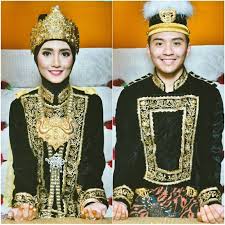 Untuk warna dari pakaian adat ini ada dua yakni merah dan ungu. Ini Nih 3 Baju Daerah Yang Menang Di Upacara Hut Ke 74 Ri Di Istana Negara Merahputih