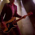 Ne voulant pas chanter seule, elle crée wolf alice avec sadie cleary (basse) et joff oddie (guitare). Photo Gallery Wolf Alice At Metro Illinois Entertainer