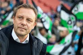 Trainer andre breitenreiter steht vor dem spiel im stadion. Trainerwechsel Hannover 96 Trennt Sich Von Andre Breitenreiter Fussball Stuttgarter Nachrichten