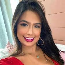 Amanda Gomes's Instagram, Twitter & Facebook