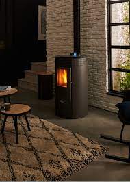 Poele a granule style industriel. Sol En Beton Mur De Briques Et Poele A Bois Les Elements Indispensables Pour Un Interieur Au Look Industriel Castor Poele A Granules Poele A Bois Castorama