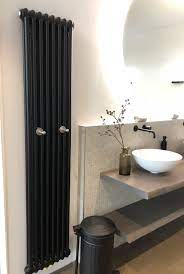 leden radiator mat zwart met rvs handdoekhaakjes badkamer luxe badkamers badkamer showroom