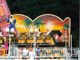 Er ist europaweit einmalig und besticht durch seine einzigartige, orientalische thematisierung und sein gigantisches erscheinungsbild. Fliegender Teppich 1001 Nacht Berliner Spreepark