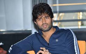 From arjun reddy to dear comrade, actor vijay deverakonda has given several hit films in the last few years. Vijay Devarakonda Is Going To Be Trendsetter Among Masses Know How Telugubulletin Com