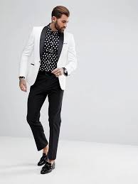 This is a good occasion to be a bit more adventurous when it comes to suit or shirt colors and pattern of your tie. What To Wear To A Wedding Wedding Outfits For Men And Women