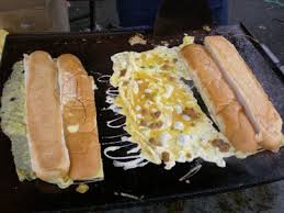 Bila ke pasar malam, gerai yang jual roti john sedap pastinya dikerumuni ramai. Cara Buat Roti John Inti Daging Yang Simple Informasi Santai