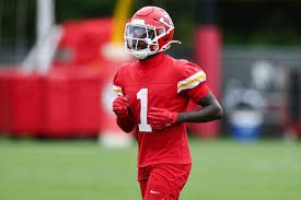 Chiefs expect Xavier Worthy to miss time with dislocated shoulder, wear  brace when he returns