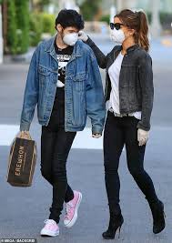 Unfortunately, kate's father passed away when she was only 6 years old. Kate Beckinsale 46 Sieht Geschlagen Mit Neuen Toyboy Goody Grace 22 Als Sie Seine Maske Passt Aktuelle Boulevard Nachrichten Und Fotogalerien Zu Stars Sternchen
