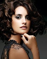En esta que estamos por empezar, de hecho, no hay mejor entradilla que un videoclip, el de uno de los grandes temazos del pop español, la fuerza del destino. Penelope Cruz La Fuerza Del Destino De Una Belleza Morena Bellezapura