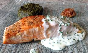 2 darnes de saumon de 180gr faire griller les darnes de saumon en les quadrillant sur les deux faces, a votre convenance. Recette De Pave De Saumon Grille A La Creme De Ciboulette Cuisine Blog