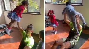 She's never allowed to have any kind of contact with ronaldo jr. Coronavirus Cristiano Ronaldo Nutzt Seine Kinder Als Gewichte Stern De