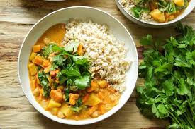 Veganes Kichererbsen Curry Mit Susskartoffeln Rezept Mit Mohren Koriander Kreuzkummel Zimt Kurkuma Cayenne Pf In 2020 Kichererbsen Curry Kichererbsen Susskartoffel