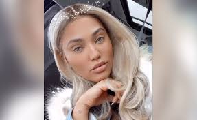 When it comes to nba couples, stephen curry and his wife ayesha's love is a slam dunk. Stephen Curry Defends Wife Ayesha After Fans Criticize Her New Blonde Look Thereal Com