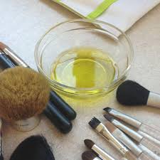 Sunday Make Up Brush Cleaning Make Your Own Brush Cleanser With 50 50 Mix Of Olive Oil And Mild Soap E Brush Cleanser Homemade Facial Cleanser Brush Cleaner
