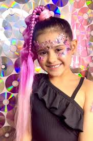 Chit Chatters, your first sneak peek at MECCA Holiday is here! ✨ Some key  favourites include the new #Hourglass Ambient Lighting Edit, #NARS Bijoux  Eyeshadow Palette and #MECCAMAX The Big Blend Brush