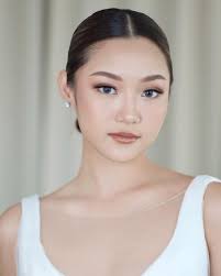 Marlyn ✨ @hairdobyaru @rainaardeliasposa . #makeup #makeupartist  #makeupartistjakarta #makeupartistindonesia #mua #muajakarta #muabali  #makeupartistbali #bride #bridemakeup #florencemakeup #makeupbyflorence  #bridebyflorence #bridebyflorencemakeup