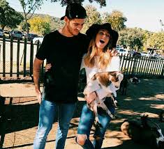Use the appropriate greeting when meeting them. ð…ð¨ð¨ð­ð›ðšð¥ð¥ ð–ð€ð†ð' Alice Campello Wattpad
