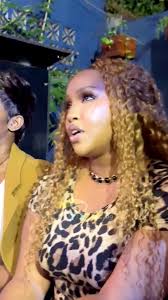 Sandra Teta Disfruta del Desempeño de Weasel