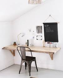 Bureau Suspendu Diy Planche Bois Boheme Bureau Fait Maison Bureau Suspendu Fabriquer Un Bureau