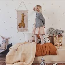 Teppichboden würde ich an der wand nicht allein mit schrauben oder nägeln fixieren. Oyoy Wand Teppich Giraffe Mehr Oyoy Design Im Shop