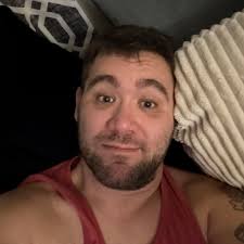 The original AvP comic. The similarity is striking... broken tusk and all.