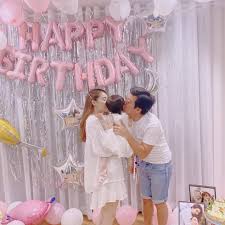 Mới đây, nhã phương bị báo chí bắt gặp hẹn hò cùng trai lạ, còn trường giang thường xuyên đăng những trạng thái buồn trên mạng xã hội giống như đang thất tình. TrÆ°á»ng Giang Nha PhÆ°Æ¡ng Láº§n Ä'áº§u Khoe Con Gai Giáº£i Tri Thanh Nien