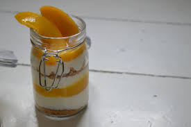 Ein leckerer klassiker für die kalte jahreszeit ist die quiche lorraine mit herzhaftem speck und würzigem käse. Pfirsich Amarettini Dessert Im Glas Sarah S Backblog