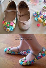 Schone Idee Madchenslippers Mit Hakelblumen Zu Verschonern Stricken Und Hakeln Blumen Hakeln Schuhe Hakeln