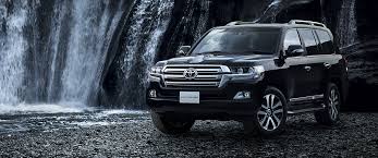 いよいよ2021年7月1日より、初回オーダーが始まったトヨタのフルモデルチェンジ版・新型ランドクルーザー300(toyota new land cruiser 300)ですが、既に全国で多くの先行予約が入っているとのこと。 300ç³» æ–°åž‹ãƒ©ãƒ³ãƒ‰ã‚¯ãƒ«ãƒ¼ã‚¶ãƒ¼ 2018å¹´é ƒãƒ•ãƒ«ãƒ¢ãƒ‡ãƒ«ãƒã‚§ãƒ³ã‚¸ ã‚¨ãƒ³ã‚¸ãƒ³ ä¾¡æ ¼ ç™ºå£²æ—¥ã¯ æœ€æ–°è»Šæƒ…å ± Carãƒ'ãƒ©ãƒ€ã‚¤ã‚¹