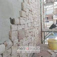 In edilizia i rivestimenti murali sono quello strato di materiale che ricopre. Rivestimento In Pietra Bianca A Spacco Costa Azzurra Roccia A Spacco Segata 50