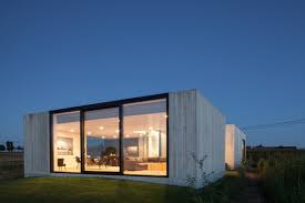 Caswes Maison Minimaliste En Beton Et Bois Par Toop Architectuur Journal Du Design Maison Minimaliste Maison Prefabriquee Beton Maison Prefabriquee