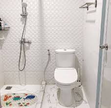 Desain kamar mandi kontemporer minimalis. 10 Desain Kamar Mandi Kecil Yang Indonesia Banget Ada Kloset Jongkok Bak Mandi Rumah123 Com
