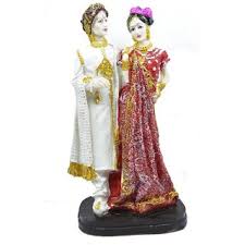 Unique hen shape showpiece (best out of waste) gift item showpiecebirds showpiece making at homesubscribe to our channel now to get great videos. Buy Designer Valentine Anniversary Romantic Just Married Couple With Indian Style Statue Figurine Idol Showpiece For Home Decor And Wedding Gifts Online 399 From Shopclues