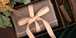 Cari sebuah karya seni yang cantik untuk pengantin yang senang dan punya hewan peliharaan. Rekomendasi Hadiah Pernikahan Untuk Sahabat