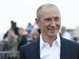 Veel gestelde vragen over haartransplantatie. Mysterie Opgelost Dankzij Deze Wondertechniek Heeft Helmut Lotti Zijn Nieuwe Haardos Showbizz 24