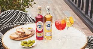Datum, bräuche und informationen rund um den feiertag. Martini Launcht Alkoholfreien Aperitif About Drinks Com