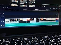 iphoneとかでの動画を簡単に編集するのはノートが楽なんだけどやっぱりもたつくんだよなぁもう少しもたつきが改善出来れば 動画編集 編集 ムービー作成 ムービー編集 ムービー制作 ムービー 動画 パソコン ノートパソコン macbookpro pc もたつく desktop