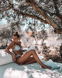 In her weekly wh column and #fitnessfriday instagram posts, she shares a personal look into her own health and fitness—along with the tips, tricks, and advice behind her famously fit physique. Kelly Bailey S Feet Wikifeet